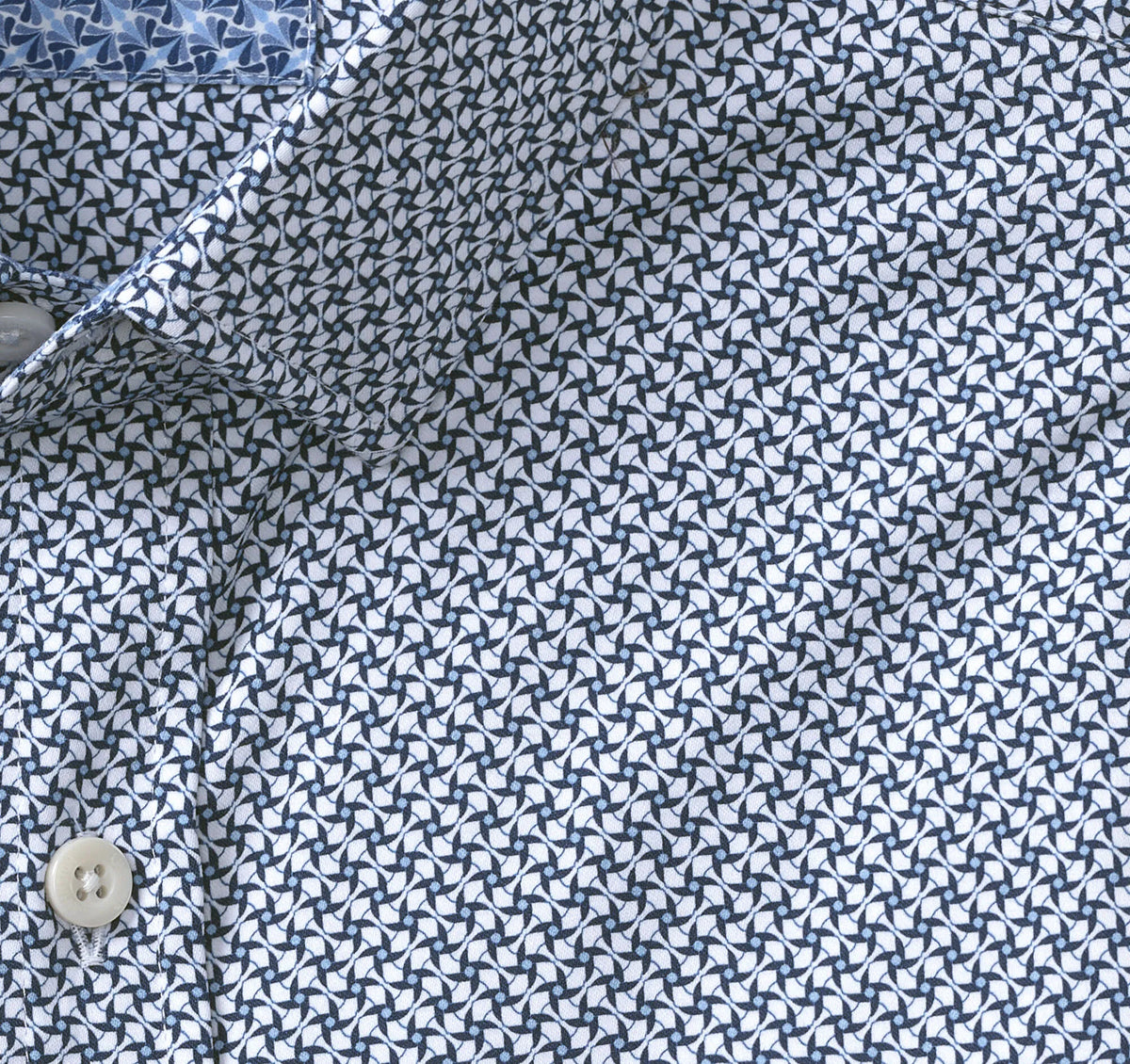 White/Navy Fan